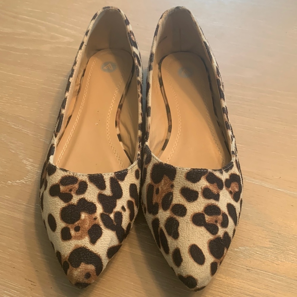 Very soft animal print flats can’t find brand look comfy and in very good cond